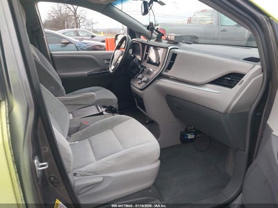 TOYOTA SIENNA 2016