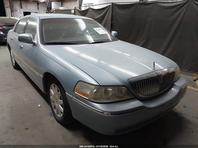 LINCOLN TOWN CAR 2011