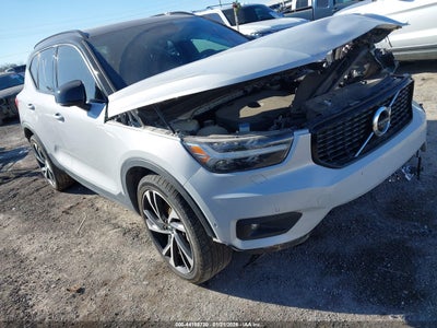 VOLVO XC40 2022