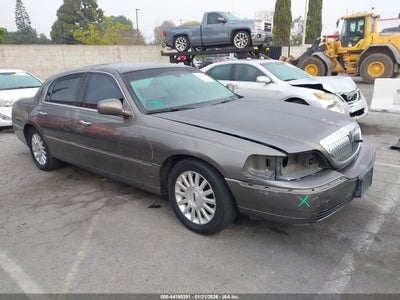 LINCOLN TOWN CAR 2003