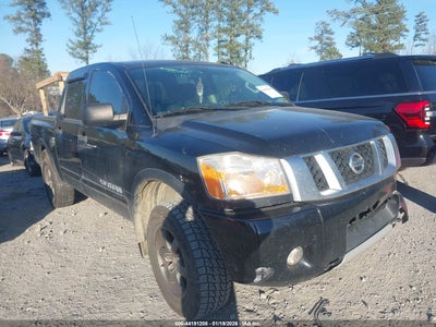 NISSAN TITAN 2015