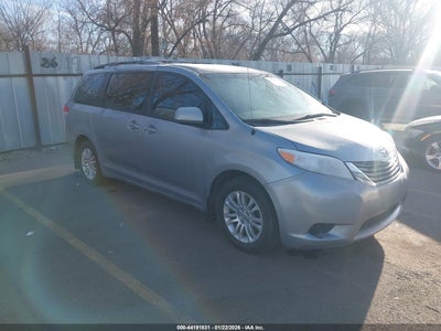 TOYOTA SIENNA 2011