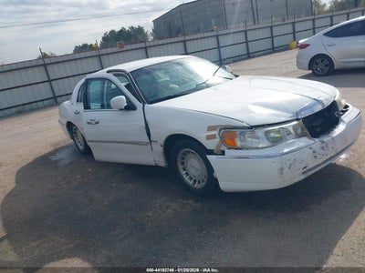 LINCOLN TOWN CAR 2001