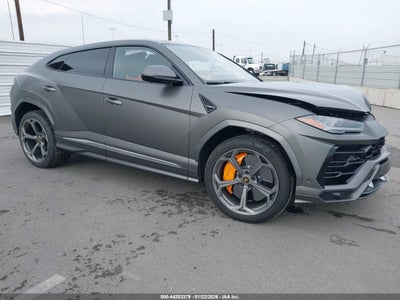 LAMBORGHINI URUS 2021