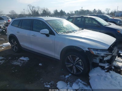 VOLVO V60 CROSS COUNTRY 2025