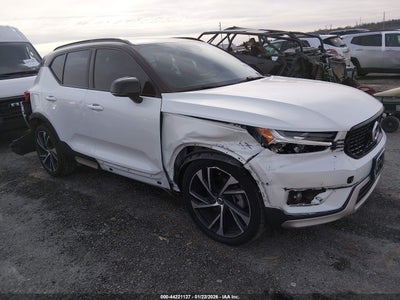 VOLVO XC40 2021