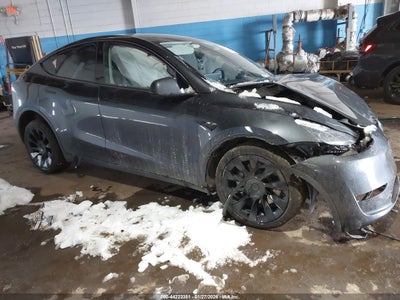 TESLA MODEL Y 2024