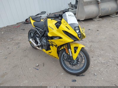 SUZUKI GSX800 2024