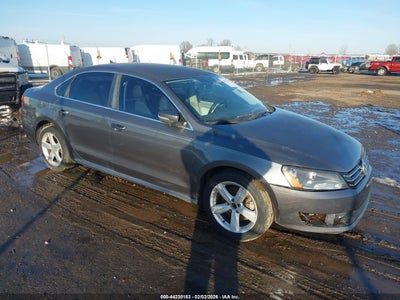 VOLKSWAGEN PASSAT 2012