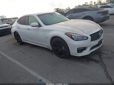 INFINITI Q70 2015