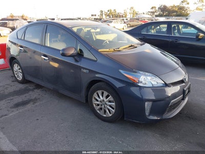 TOYOTA PRIUS PLUG-IN 2015