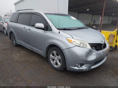 TOYOTA SIENNA 2011