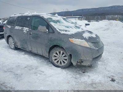TOYOTA SIENNA 2012