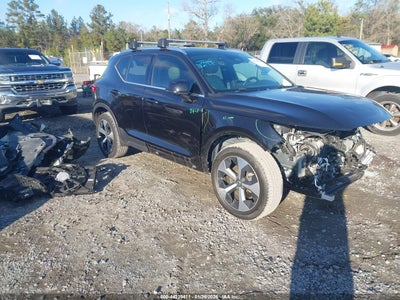 VOLVO XC40 2023