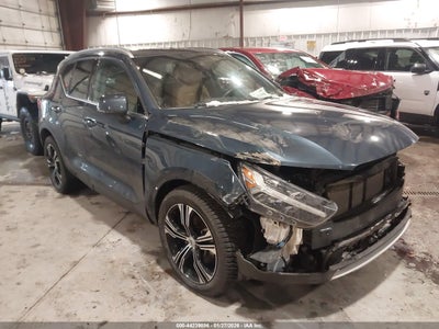 VOLVO XC40 2020