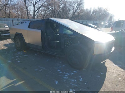 TESLA CYBERTRUCK 2025