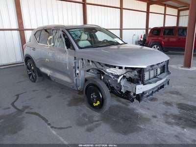 VOLVO XC40 2024