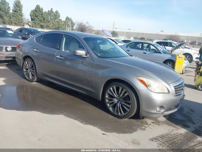 INFINITI M37 2011