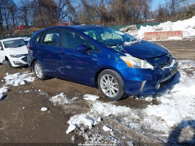 TOYOTA PRIUS V 2012