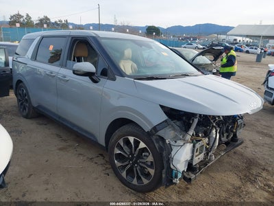 KIA CARNIVAL MPV 2024