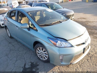 TOYOTA PRIUS PLUG-IN 2015