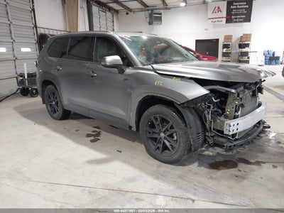 TOYOTA GRAND HIGHLANDER 2025