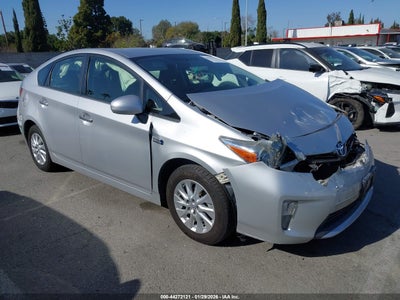 TOYOTA PRIUS PLUG-IN 2015