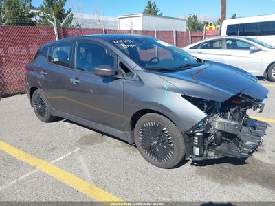 NISSAN LEAF 2025