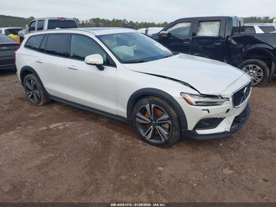 VOLVO V60 CROSS COUNTRY 2025