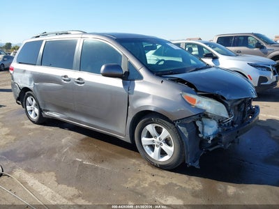 TOYOTA SIENNA 2011