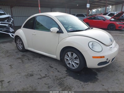 VOLKSWAGEN NEW BEETLE 2010