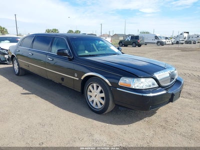 LINCOLN TOWN CAR 2004