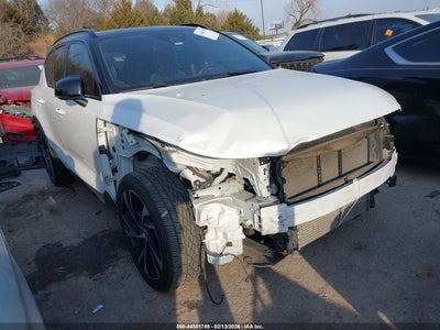 VOLVO XC40 2022