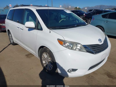 TOYOTA SIENNA 2013