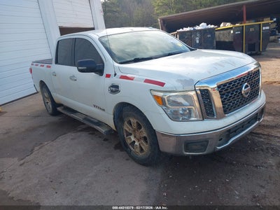 NISSAN TITAN 2017