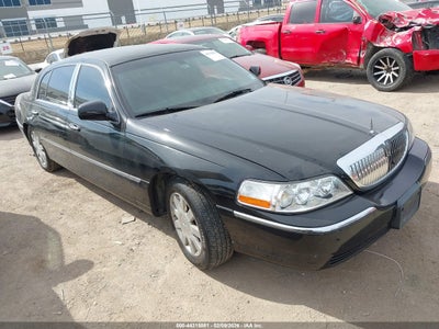 LINCOLN TOWN CAR 2011