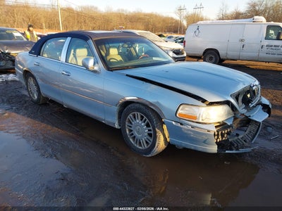 LINCOLN TOWN CAR 2010