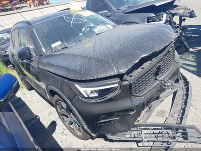 VOLVO XC40 2024