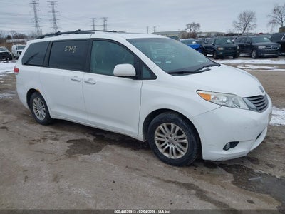 TOYOTA SIENNA 2011