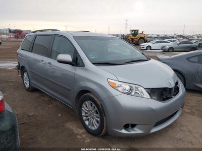 TOYOTA SIENNA 2016