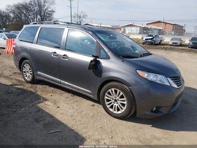 TOYOTA SIENNA 2011