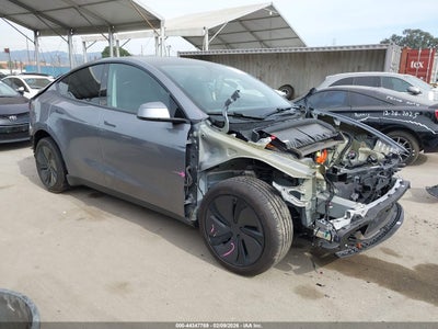 TESLA MODEL Y 2026