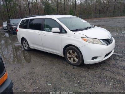 TOYOTA SIENNA 2011
