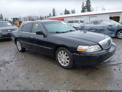 LINCOLN TOWN CAR 2011
