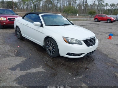CHRYSLER 200 2013