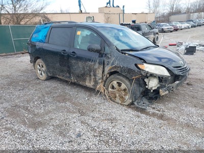TOYOTA SIENNA 2016