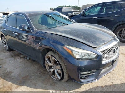INFINITI Q70 2017