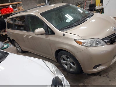 TOYOTA SIENNA 2011