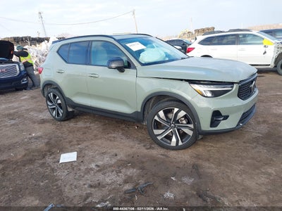 VOLVO XC40 2024