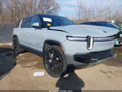 RIVIAN R1S 2025